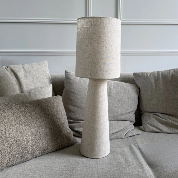 Stehlampe aus Papiermaché