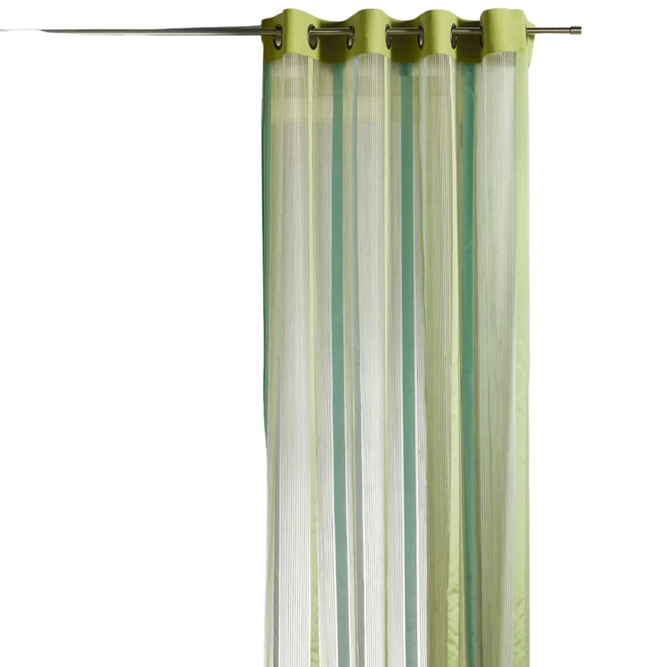 Vorhang aus Organza mit vertikalen Streifen