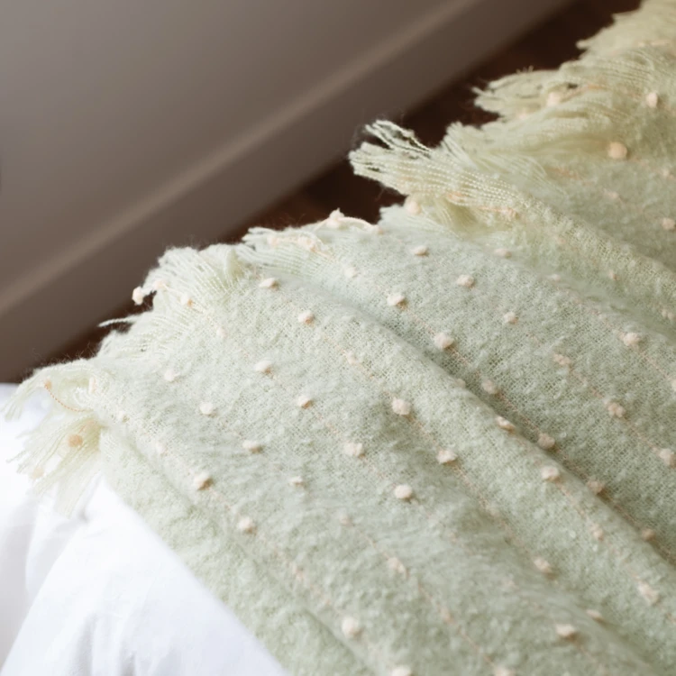 Chemin de lit / Étole aspect mohair à pois