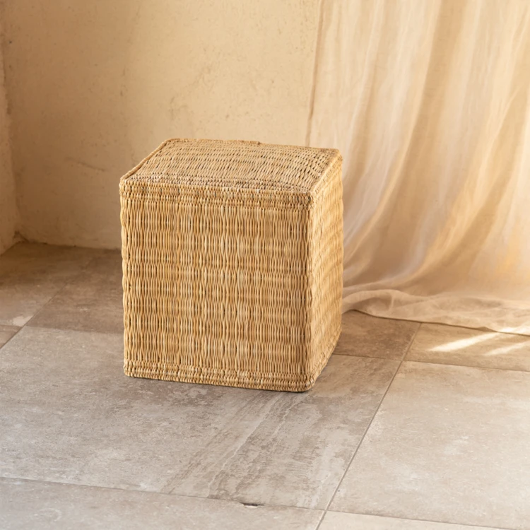 Pouf en paille tressée fait main