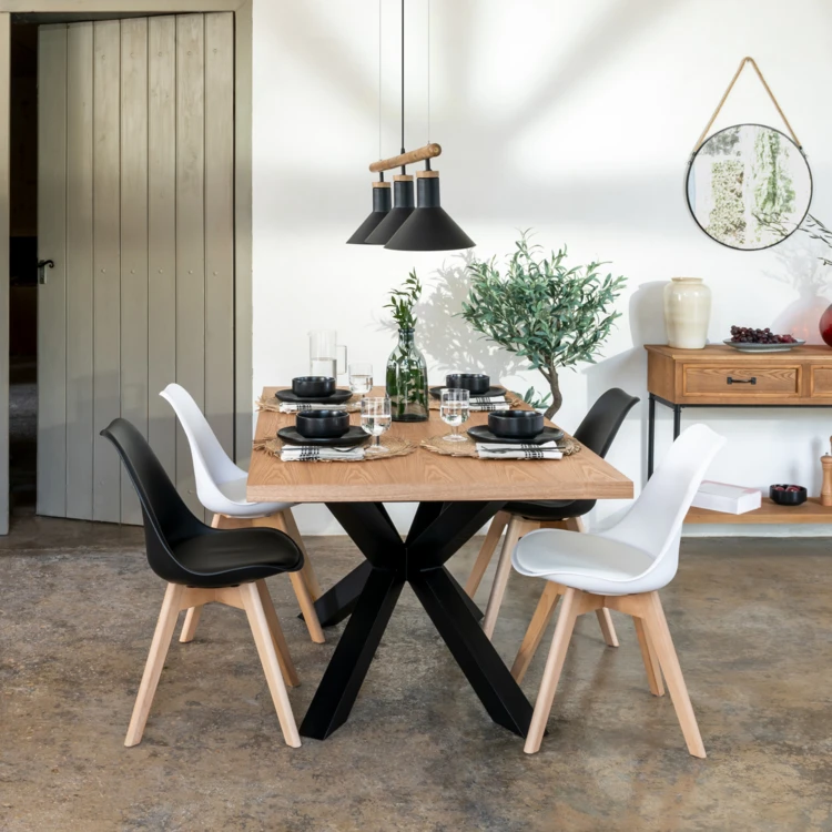 Mesa de comedor extensible con aspecto de madera y base en cruz