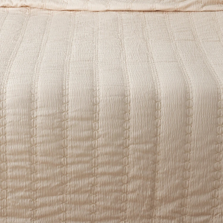 Jeté de lit matelassé à l'aspect naturellement froissé