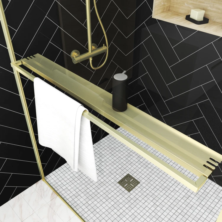 Paroi de douche à l’italienne avec étagère et porte-serviette