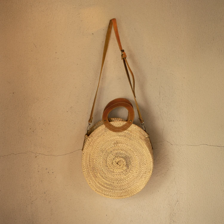Runder Korb mit Ledergriff