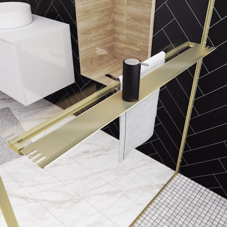 Paroi de douche à l’italienne avec étagère et porte-serviette
