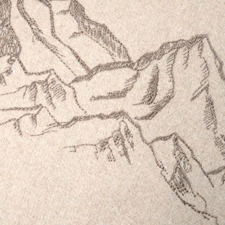 Coussin décoratif à motif montagnes brodé