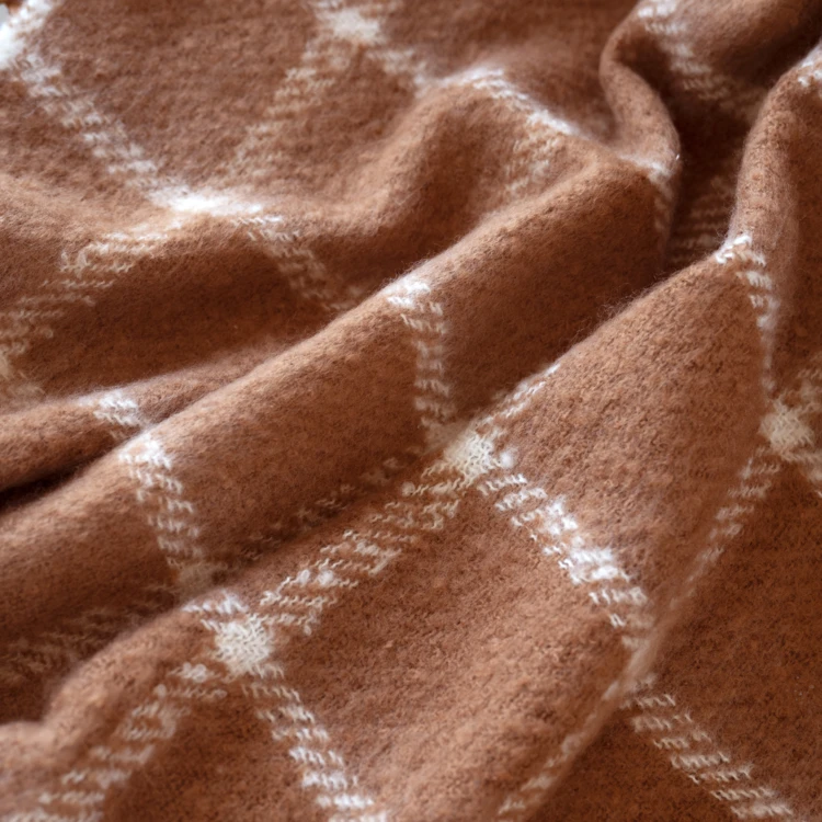 Geruite plaid met mohair-look en franjes