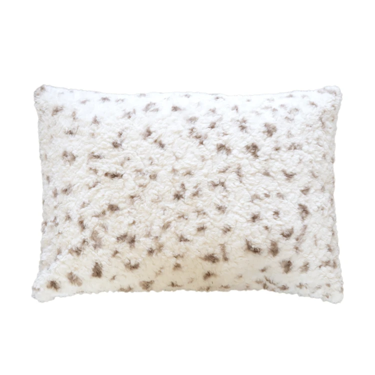 Coussin décoratif moucheté à texture bouclée et dos velours