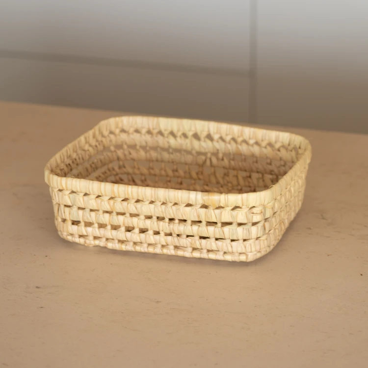 Panier rectangle en feuille de palmier