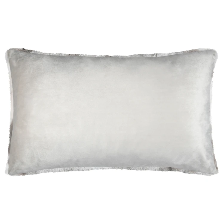 Coussin en fausse fourrure