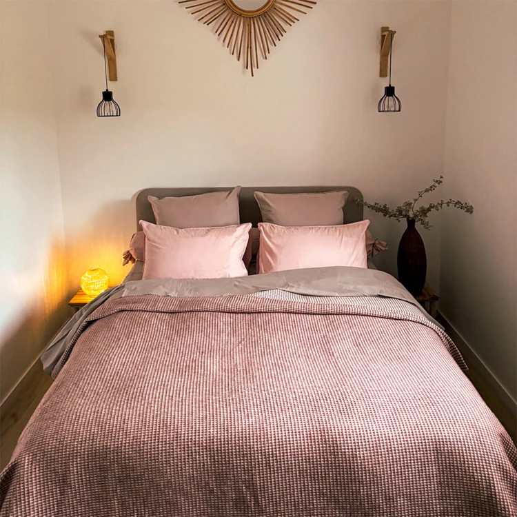 Dessus de lit tissé en coton recyclé motif nid d’abeille