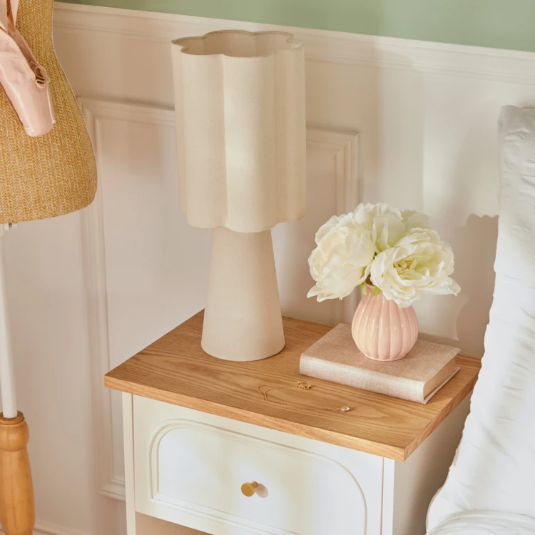 Lampe à poser design avec abat-jour ondulé