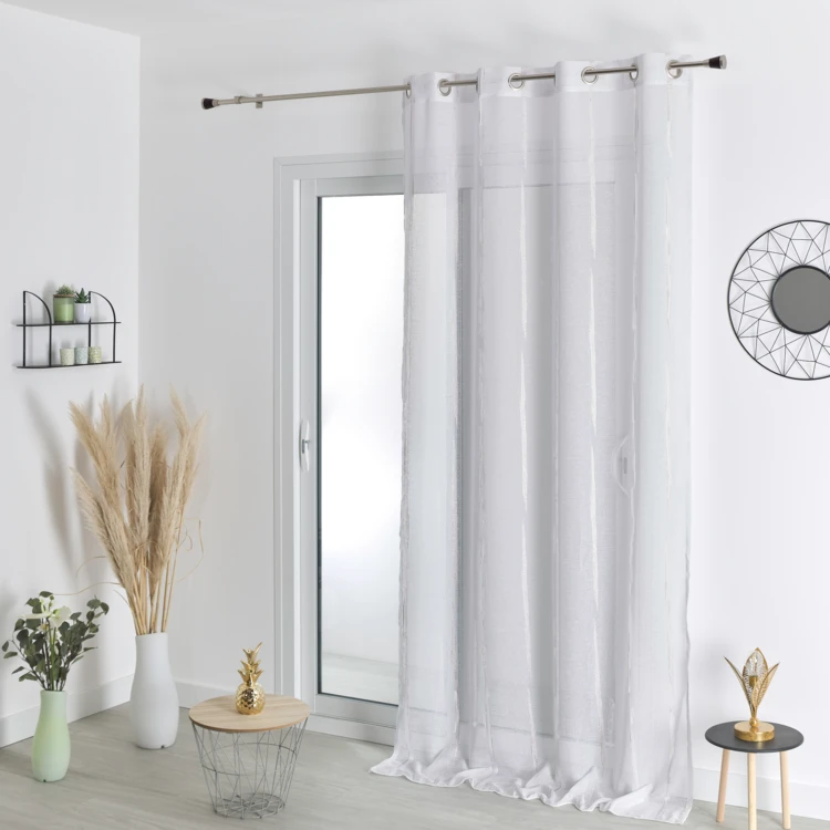 Gardine aus bunter Etamine mit Streifen