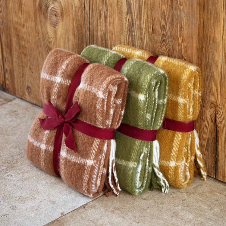 Geruite plaid met mohair-look en franjes