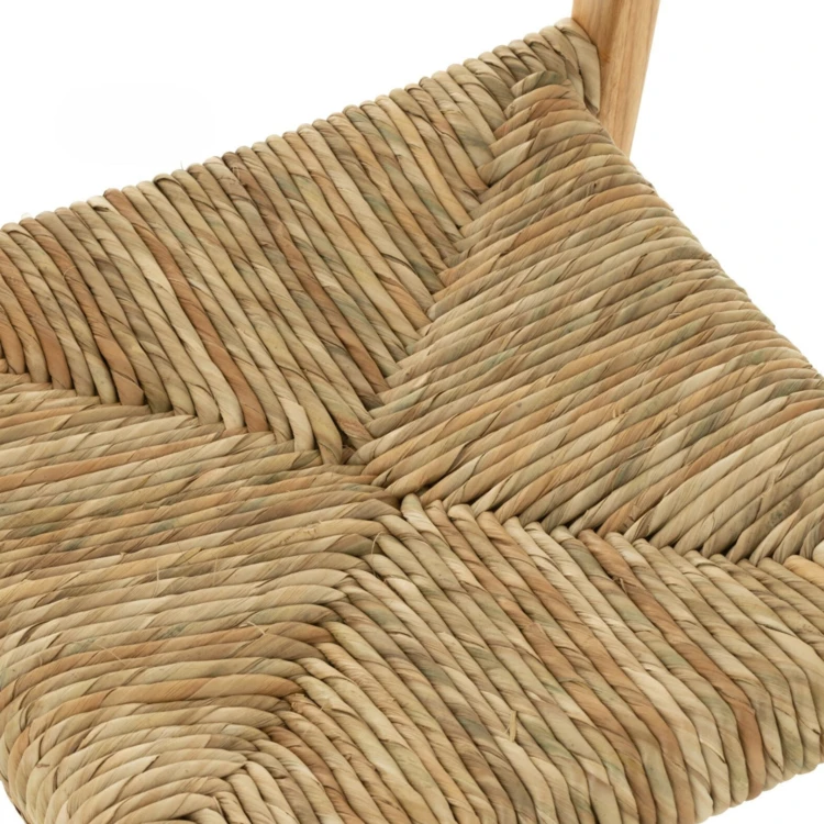 Silla de madera de teca y asiento de mimbre trenzado
