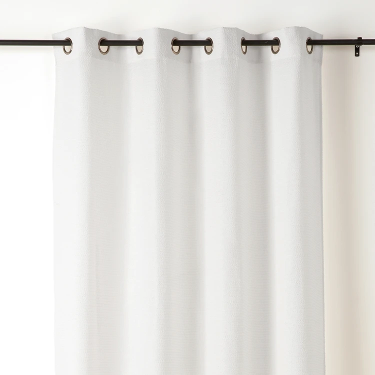 Siebvorhang mit strukturiertem Garn