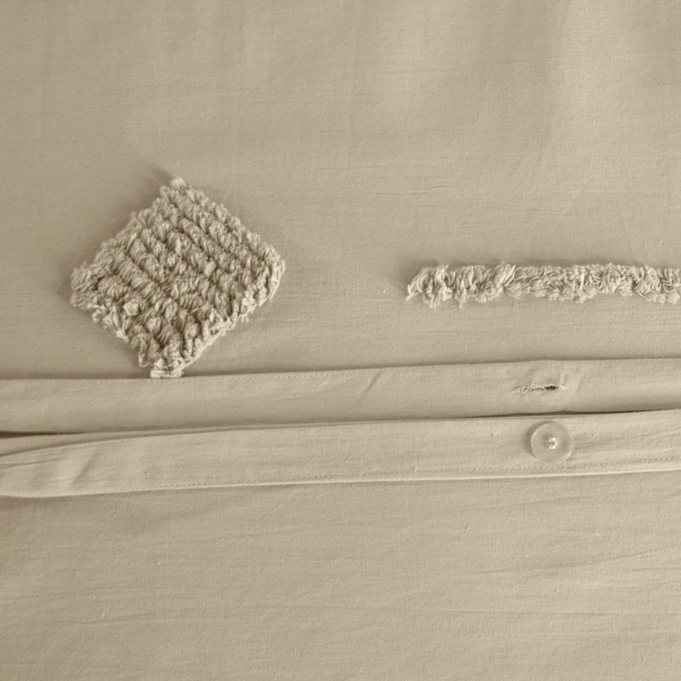 Bettwäsche-Set aus gewaschener Baumwolle mit geometrischem Tufting-Muster