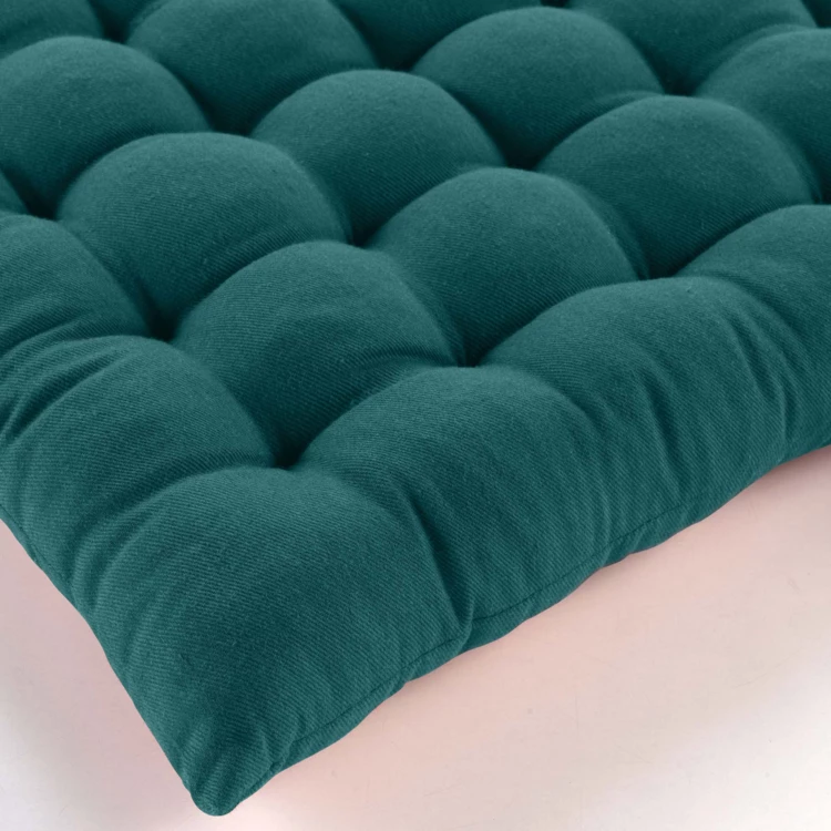Gepolsterte Sitzfläche aus recycelter Baumwolle und Polyester