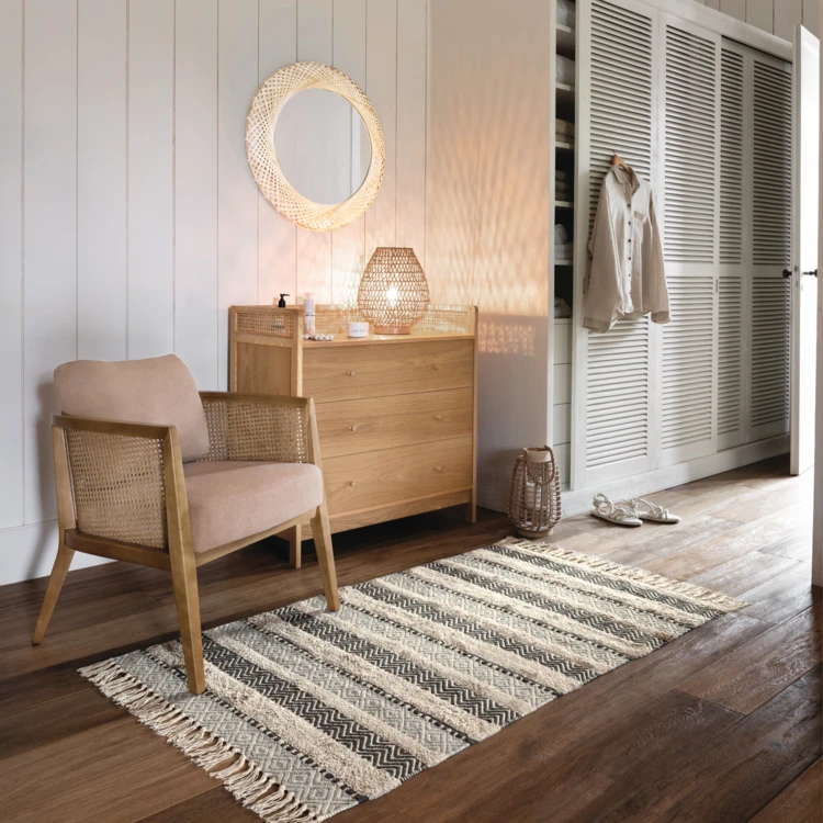 Fauteuil avec cannage et structure en bois