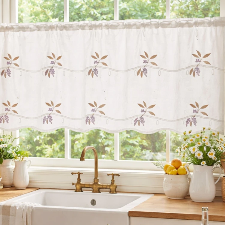 Petit voilage de fenêtre broderies baie