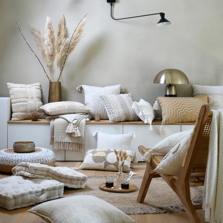 Coussin beige  rectangulaire avec relief