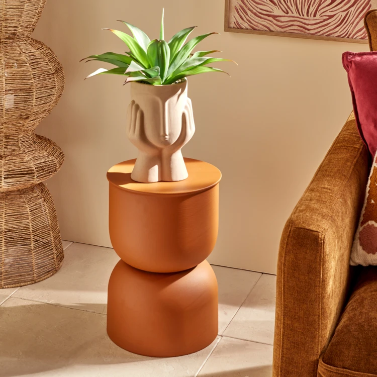 Table café en acier design totem