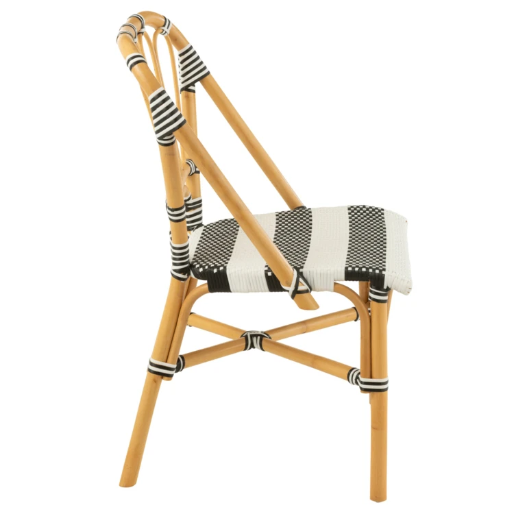 Chaise en rotin extérieure à rayures