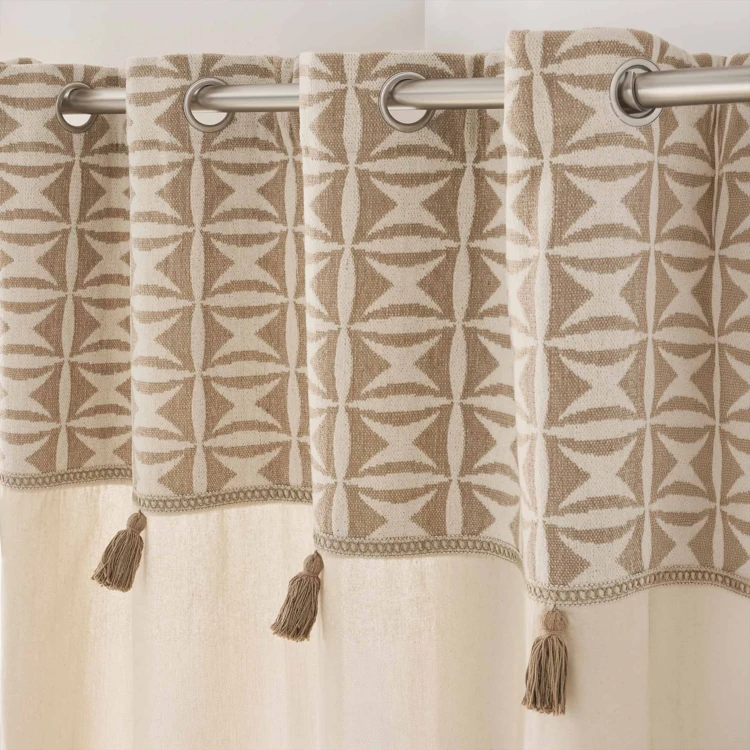 Rideau tamisant à œillets en polycoton avec jacquard et pompons