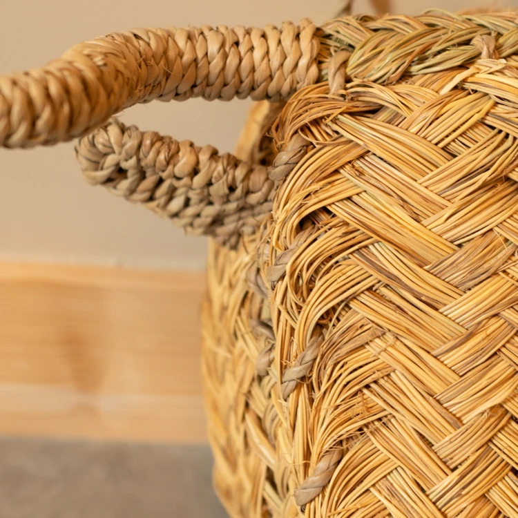 Wanddeko mit kleinem Stierkopf aus Stroh