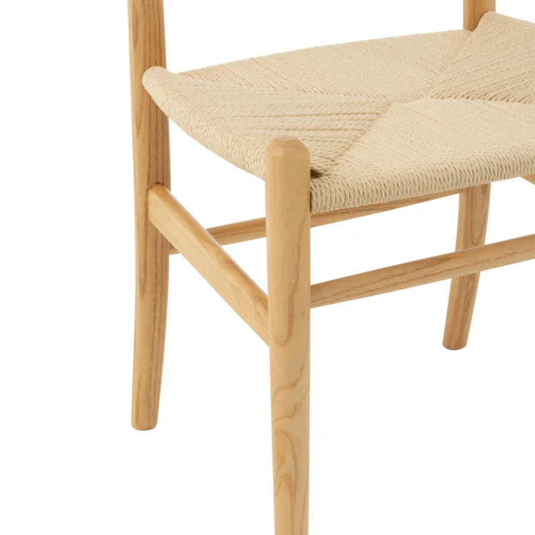 Silla de madera con asiento de cuerda