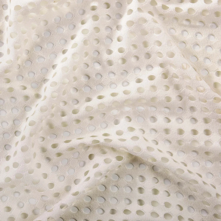 Voilage maille ajourée à oeillets