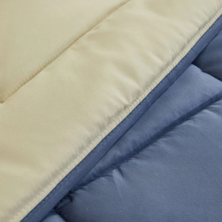 Couette chaude microfibre bicolore 400 gr/m2