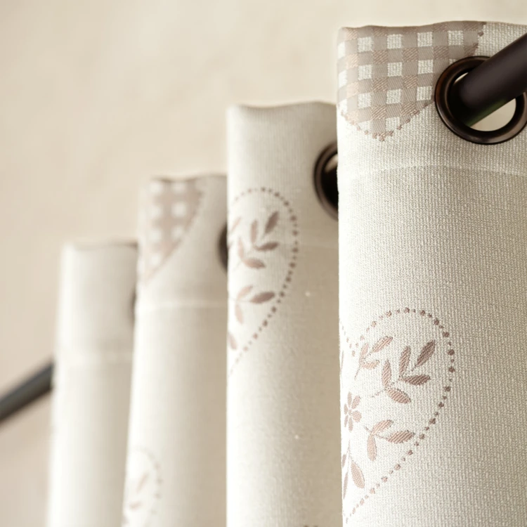 Rideau jacquard à œillets avec motif cœur