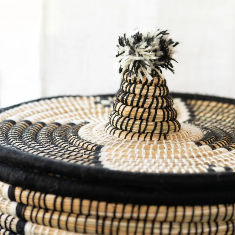Panier à linge motifs ethniques en fibres naturelles