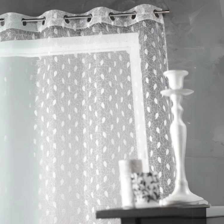Visillo en organza bordado co estampado fantasía