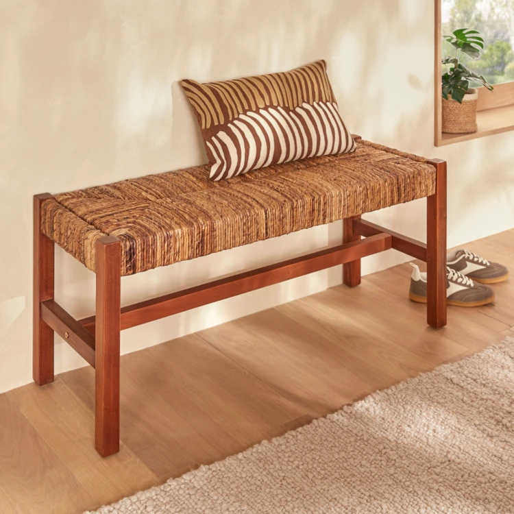 Banc tressé en fibre naturelle avec structure en bois