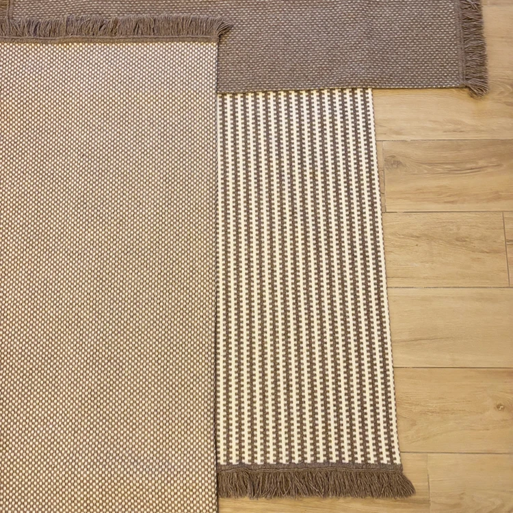 Alfombra de lana y algodón con textura punteada