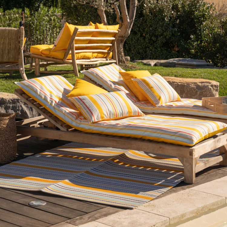 Tapis d’extérieur rayé