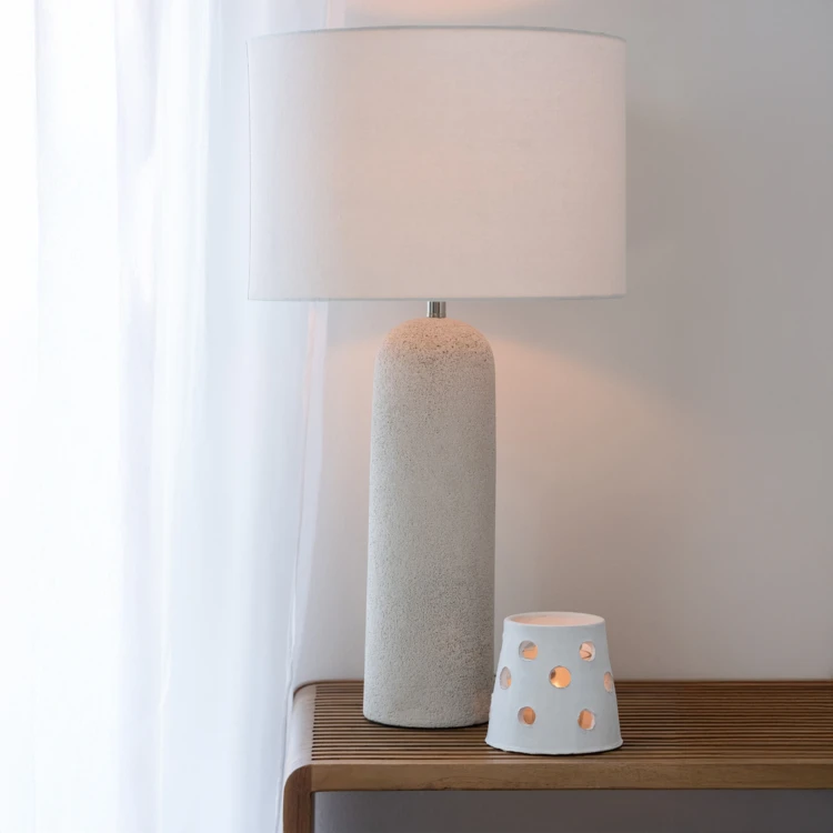 Lampe sur pied en terre cuite et lin