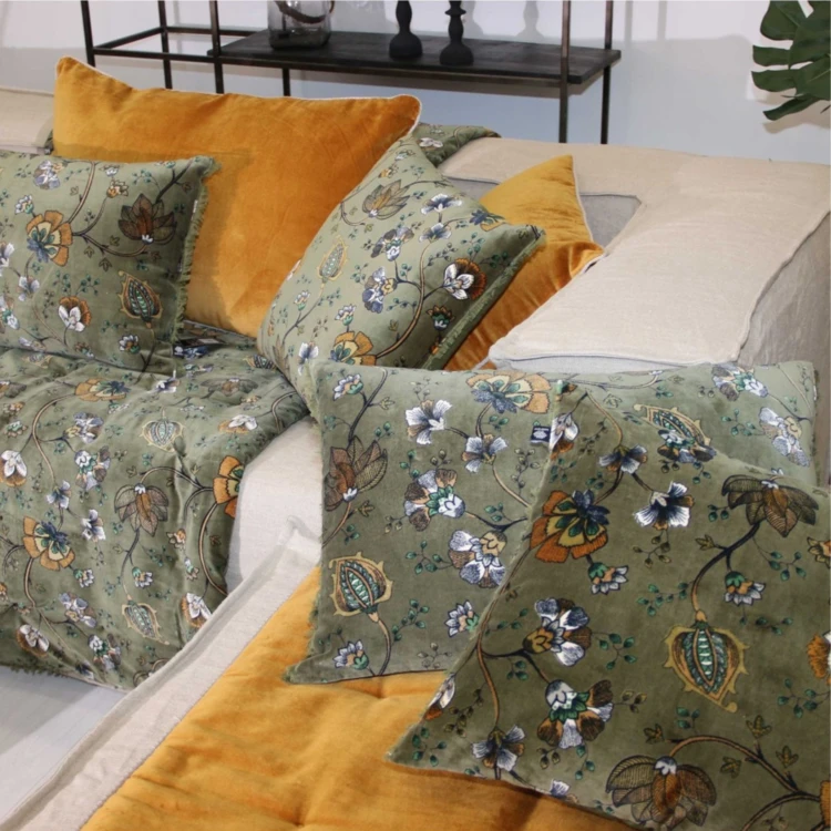 Samtkissen im Vintage-Stil