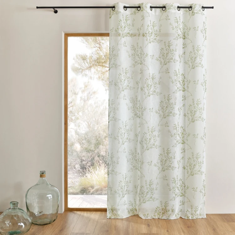 Voile stampato con rami ad occhiello