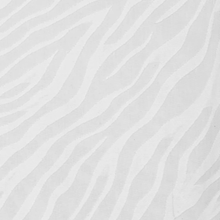 Weiße Gardine mit Zebra-Muster
