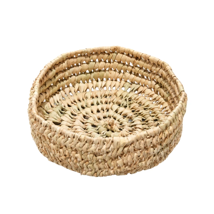 Panier rond ajouré en feuille de palmier tressé
