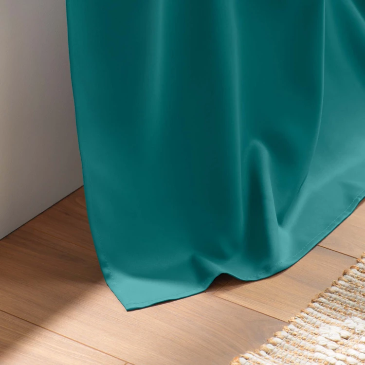 Rideau occultant uni à oeillets