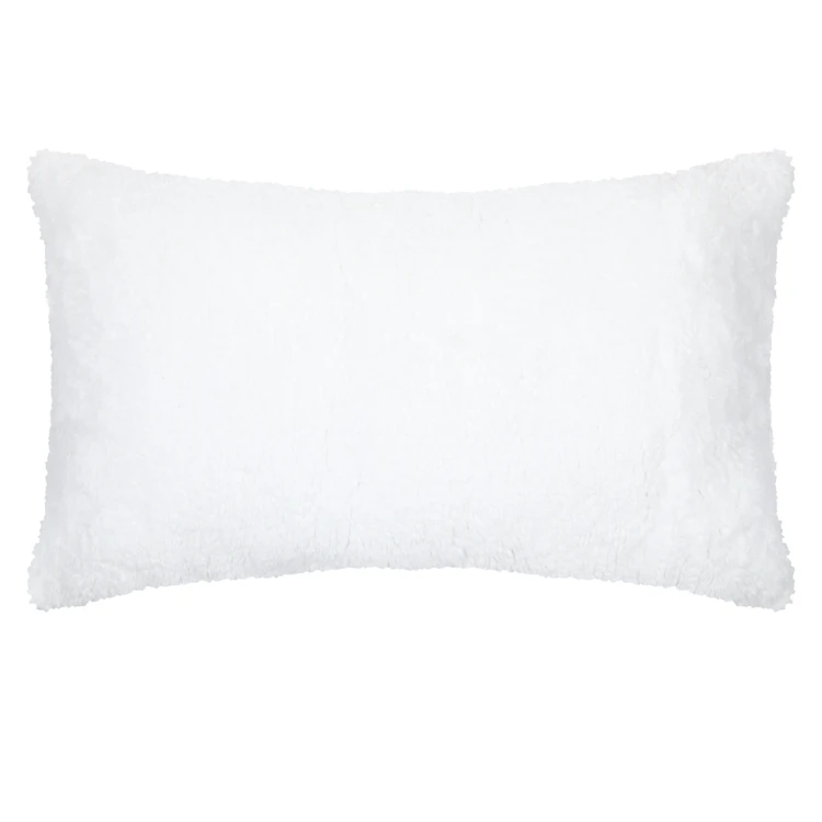 Coussin en polaire avec message brodé "Cosy"