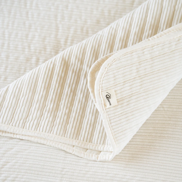 Jeté de lit matelassé en velours côtelé