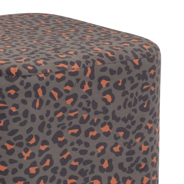 Pouf mit Leopardenmuster