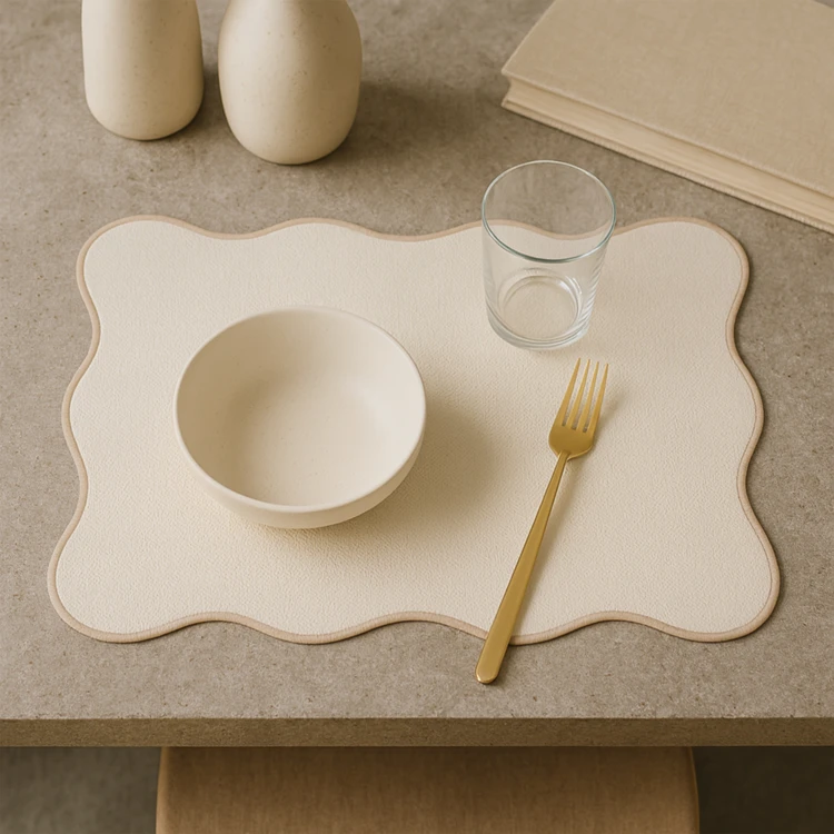 Mantel individual rectangular, liso con bordes ondulados