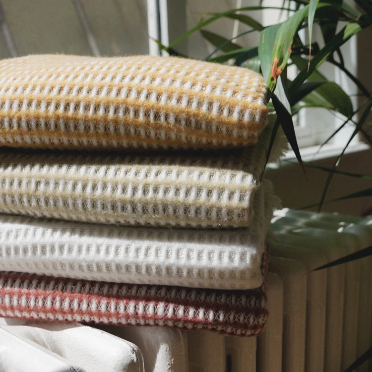 Couverture lit enfant tissu nid d'abeille