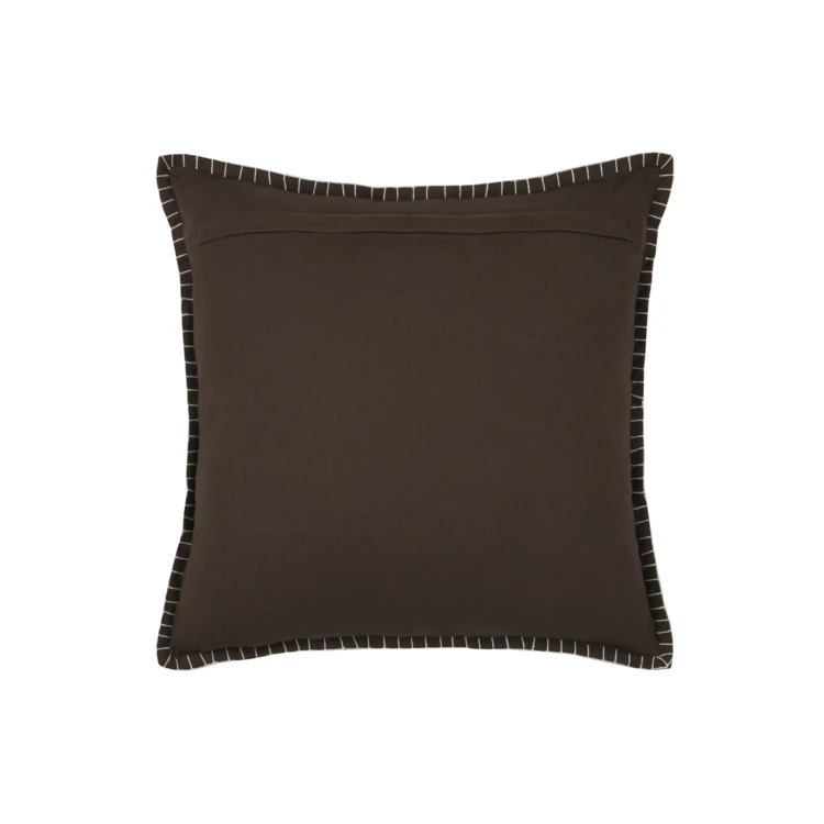 Coussin décoratif carré à carreaux et motif sapin
